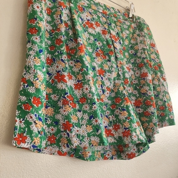 NWOT Shein Plus Curve Green Floral Flowy Shorts 1X - Picture 4 of 10